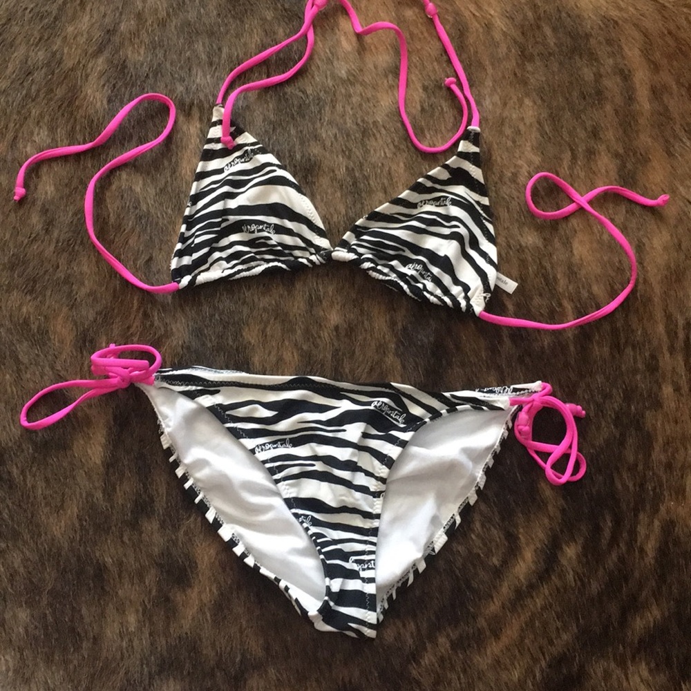Size M bikini 👙